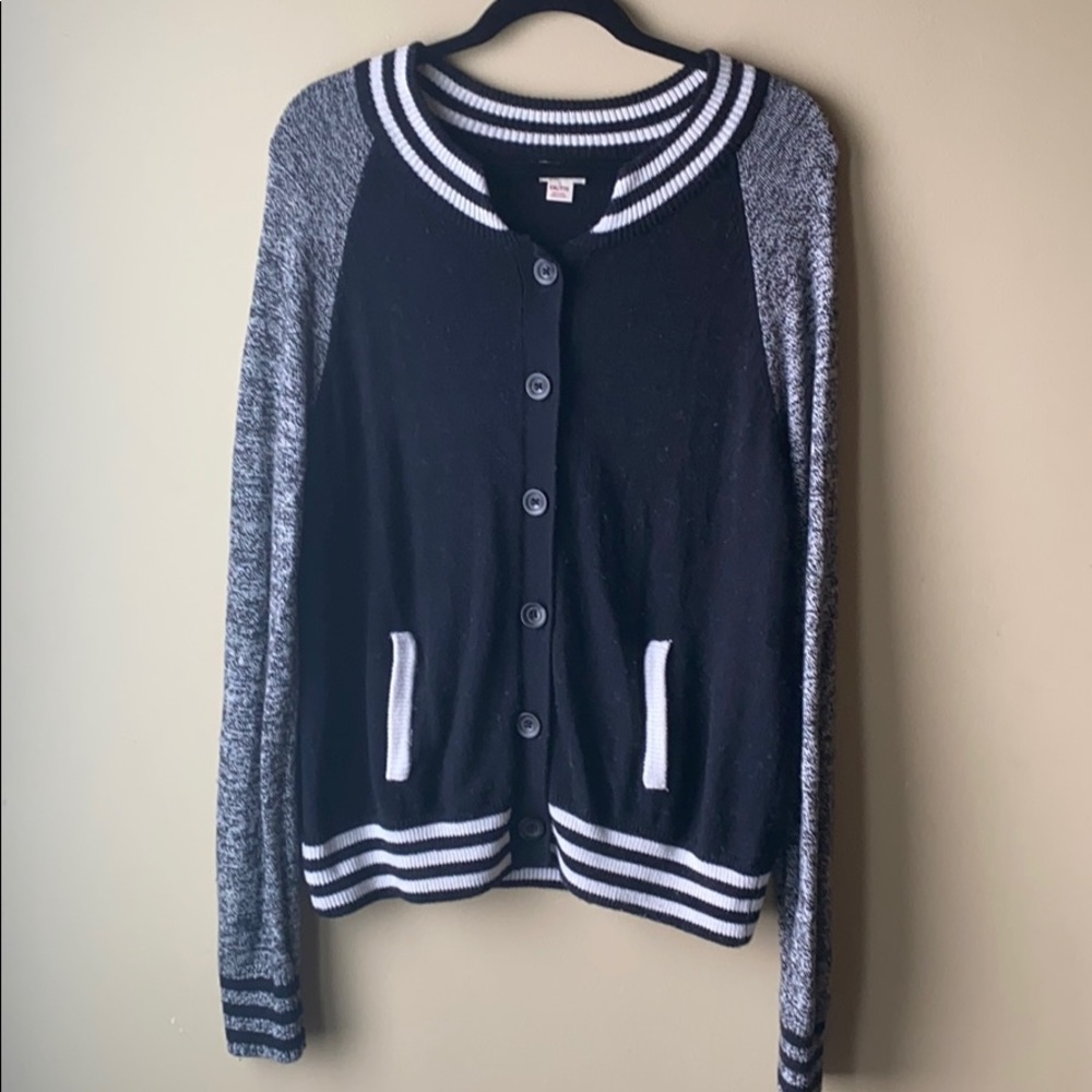 ✨NEW✨BLACK VARSITY STYLE LONG CARDIGAN